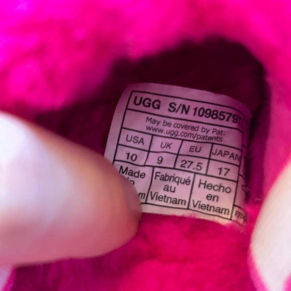 Cutest toddler Ugg slippers - Picture 4 of 4